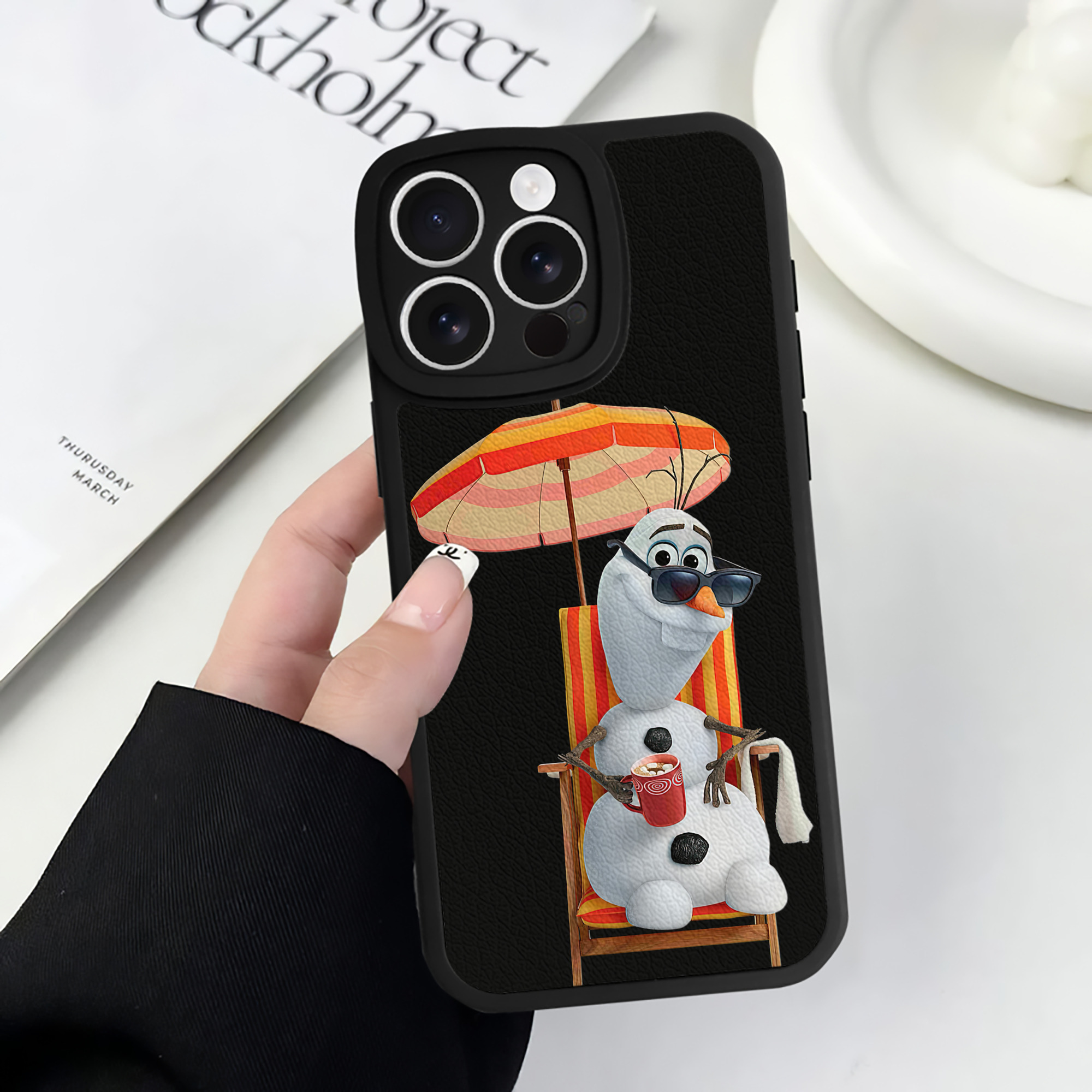 （画像用） アナと雪の女王 アンナ エルサ Frozen Anna Elsa 【iPhone 16シリーズ対応】シリコンスマホケース（レザー調） 材質：シリコン